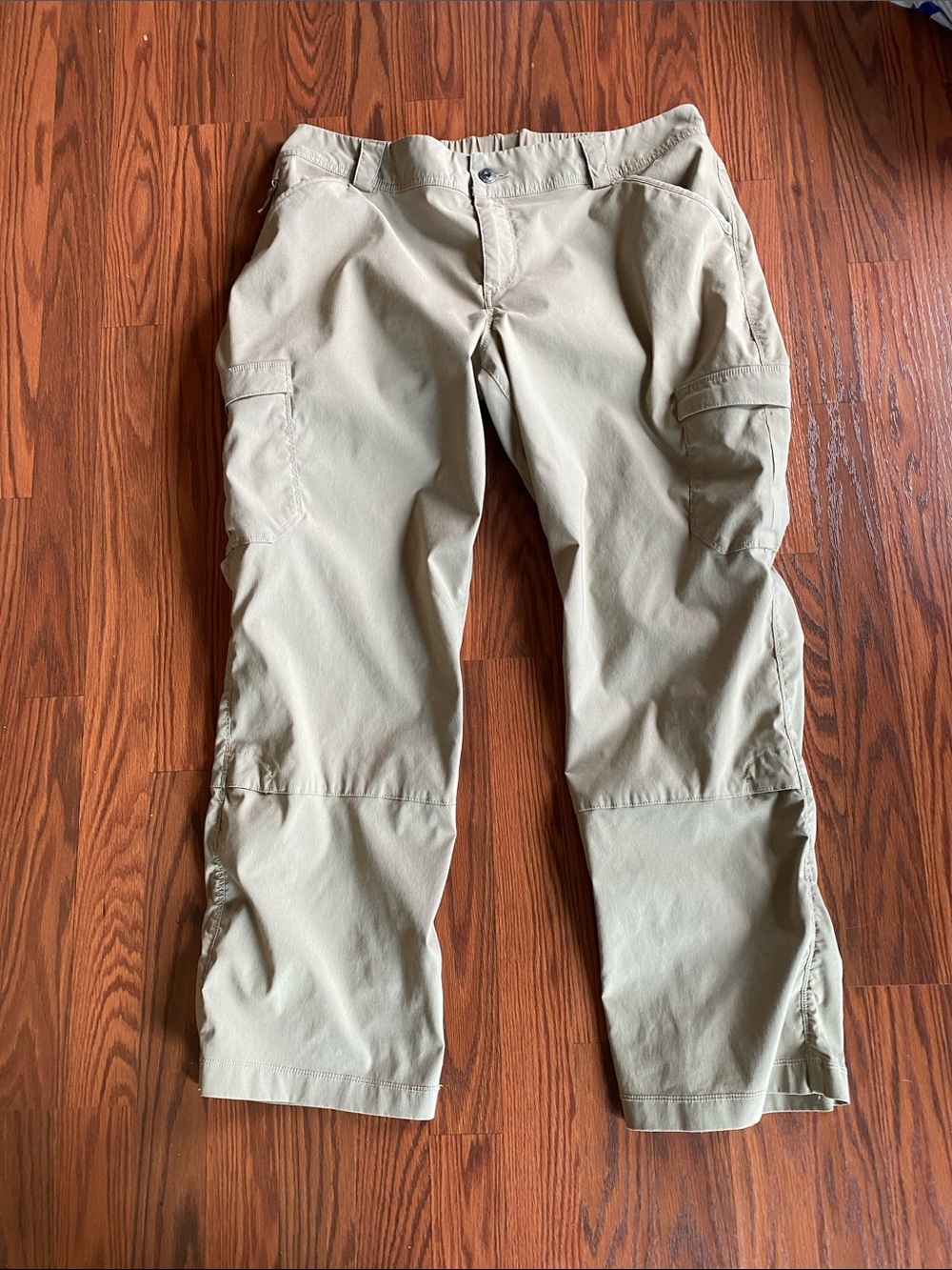 Duluth Trading co. Women’s lightweight cargo pants.